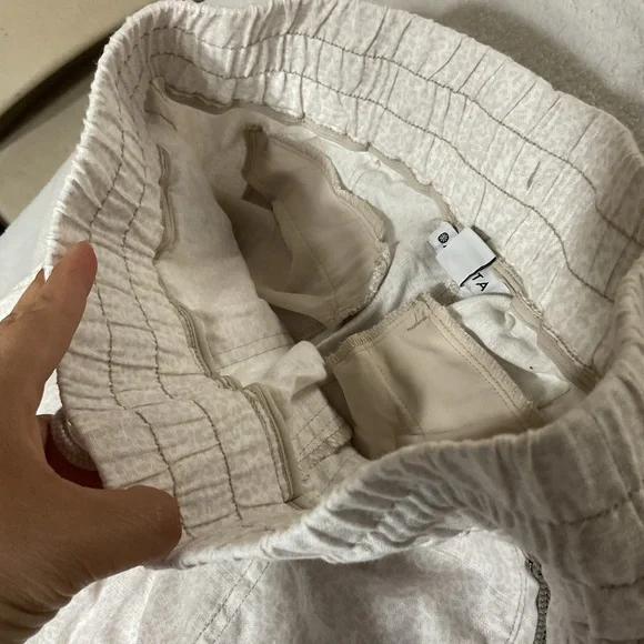 Athleta Gray Joggers with Elastic Waistband - Picture 4 of 14